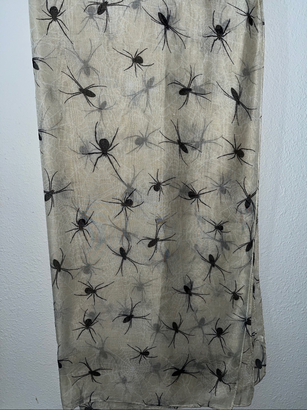 Halloween Sheer Beige Spider-Print Wrap Scarf
Novelty print
36” x 70”
NWOT - Picture 6 of 7